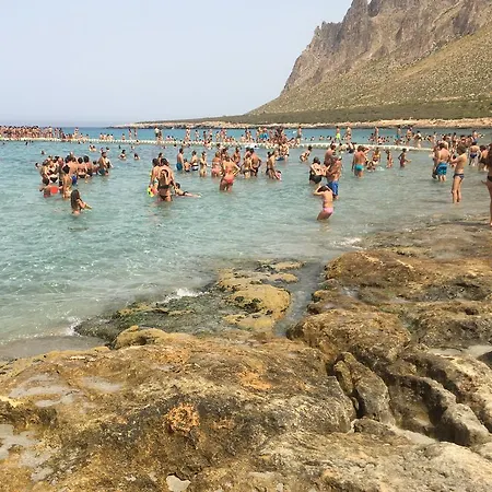 Il Mare Che Bacia La Spiaggia Custonaci